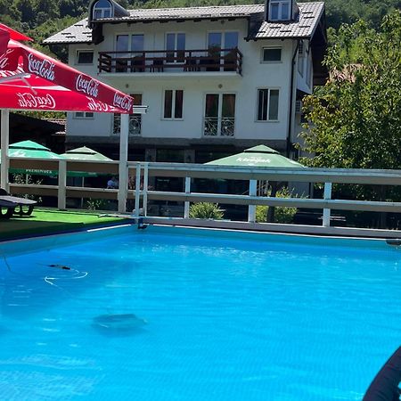 Rooms And Apartments Neron Bihac Lohovo ภายนอก รูปภาพ