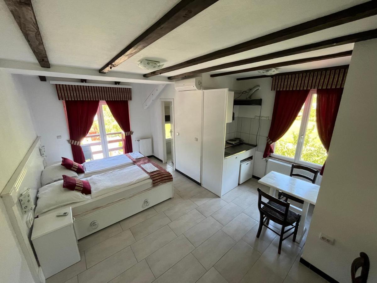 Rooms And Apartments Neron Bihac Lohovo ภายนอก รูปภาพ