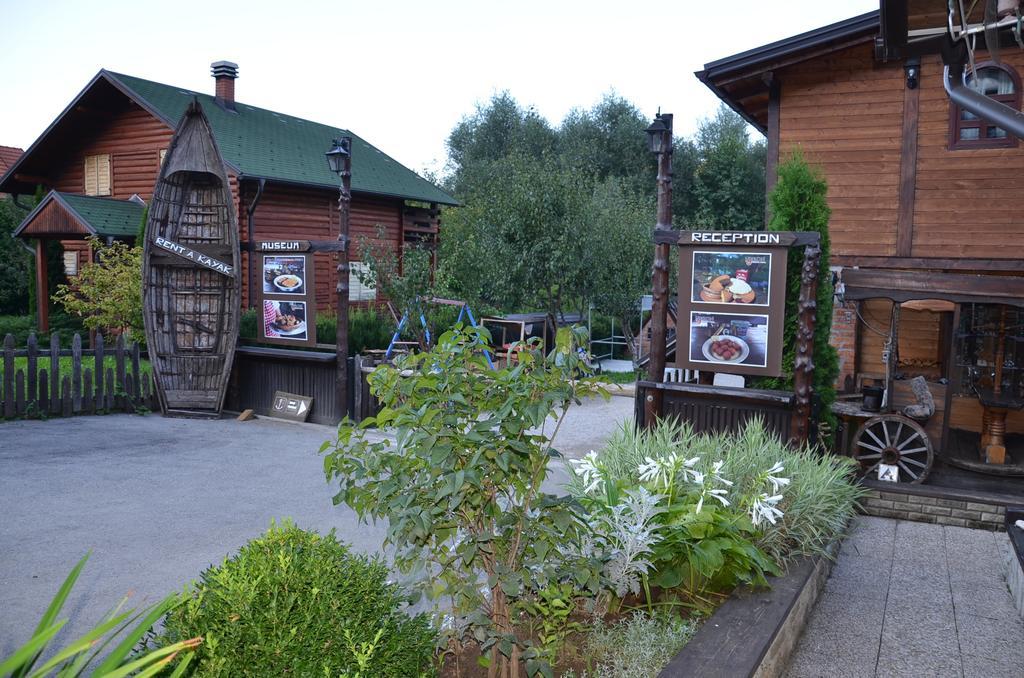 Rooms And Apartments Neron Bihac Lohovo ภายนอก รูปภาพ