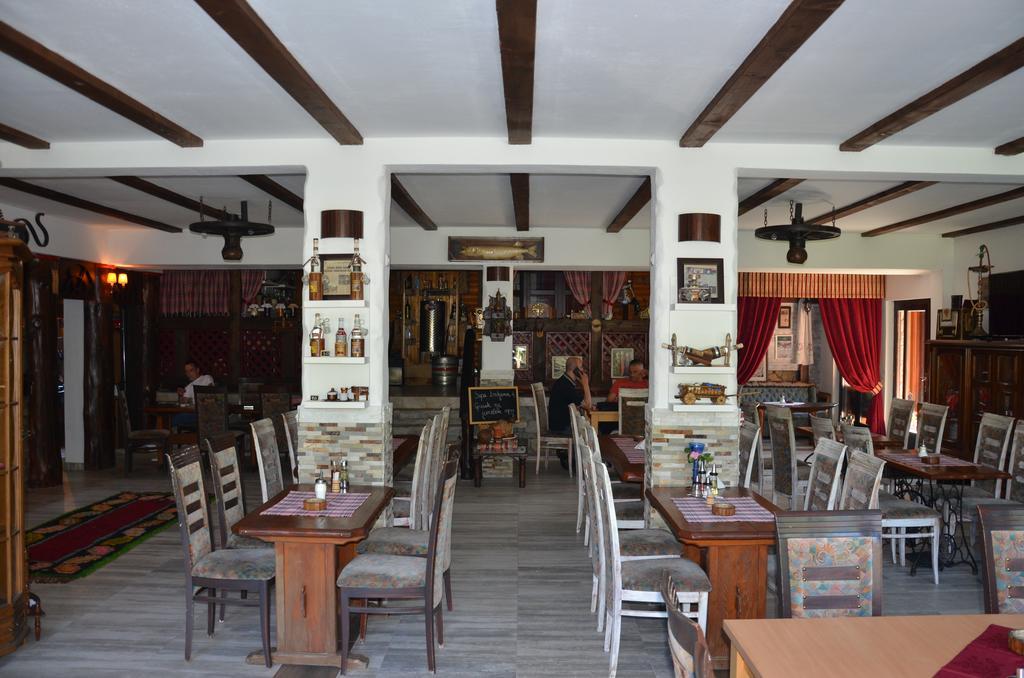 Rooms And Apartments Neron Bihac Lohovo ภายนอก รูปภาพ