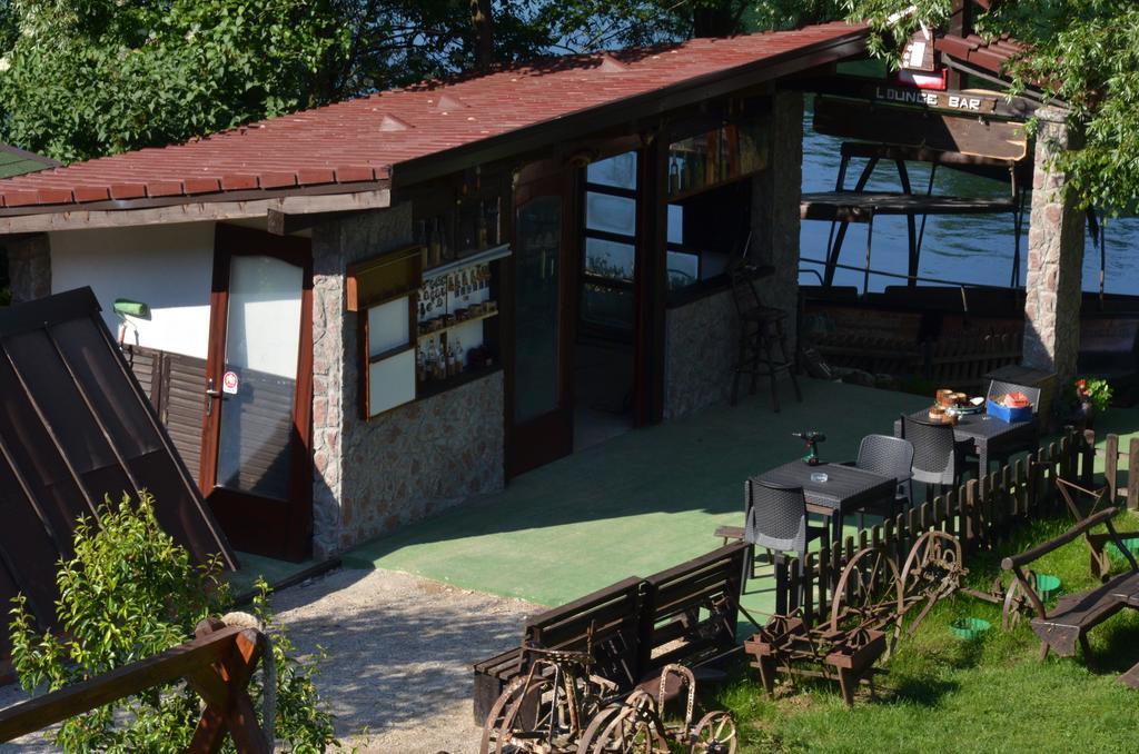 Rooms And Apartments Neron Bihac Lohovo ภายนอก รูปภาพ