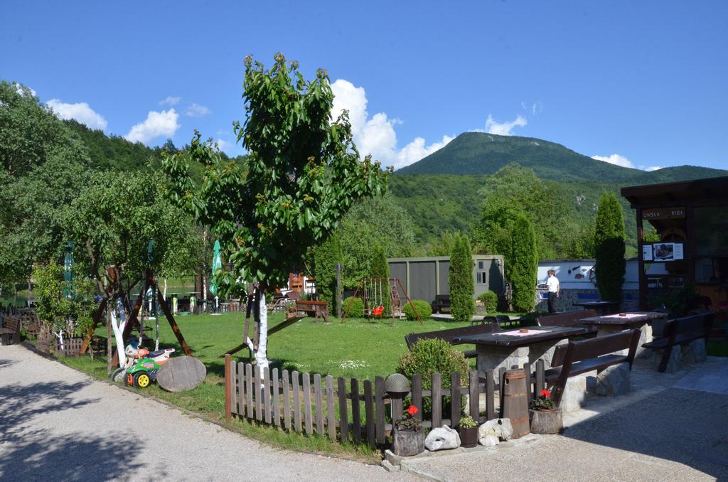 Rooms And Apartments Neron Bihac Lohovo ภายนอก รูปภาพ