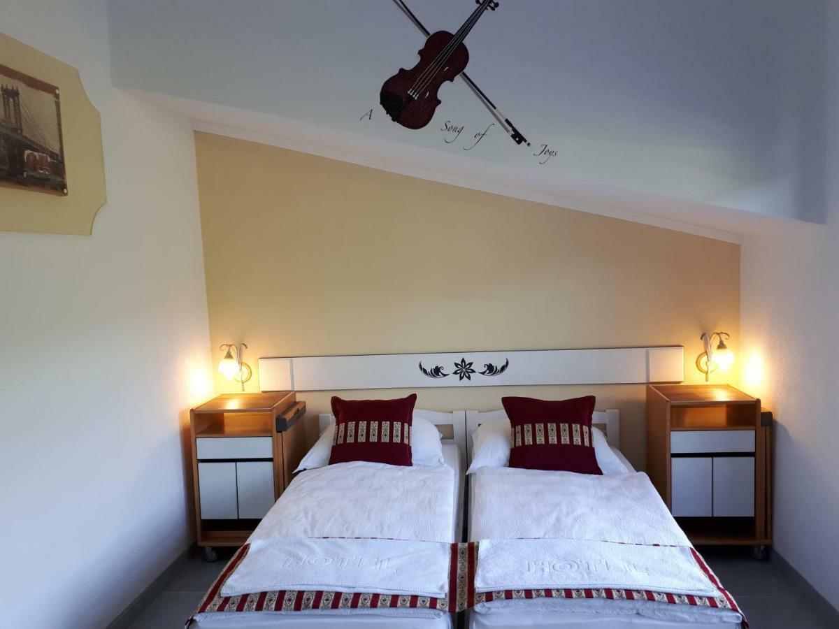 Rooms And Apartments Neron Bihac Lohovo ภายนอก รูปภาพ